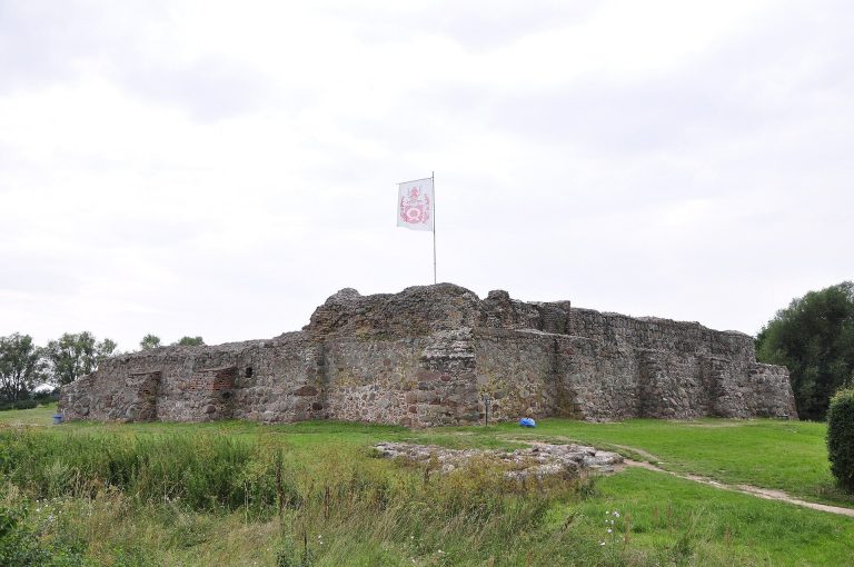 Wenecji Castle: A Gothic Fortress in Poland