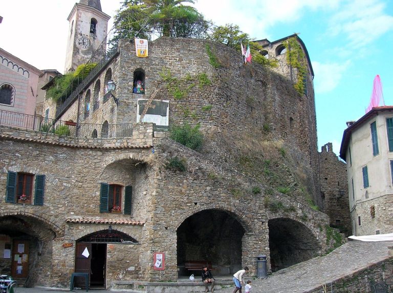 Castello della Lucertola: Feudal Castle of Apricale, Italy