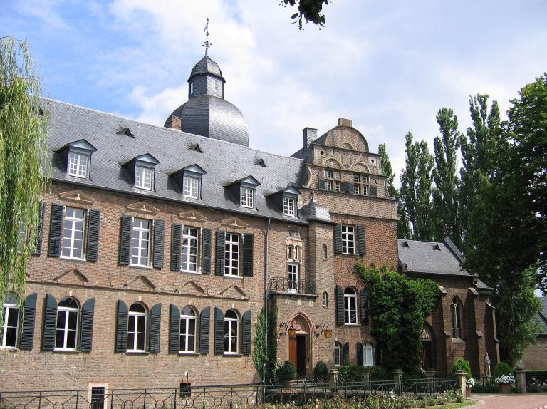 Burg Bergerhausen: A Medieval Moated Castle in Germany