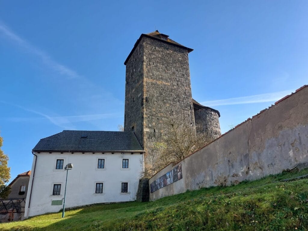 Týnec nad Sázavou Castle