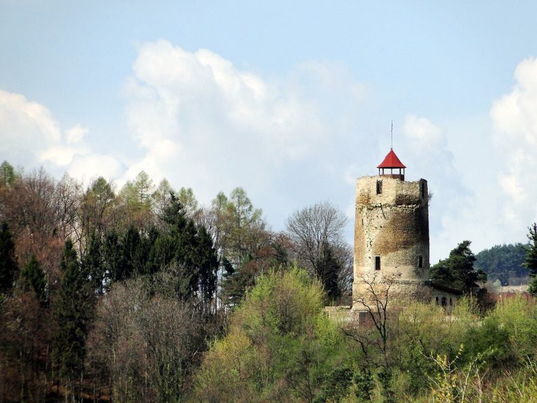 Czchów Castle: A Royal Fortress Controlling the Dunajec Trade Route