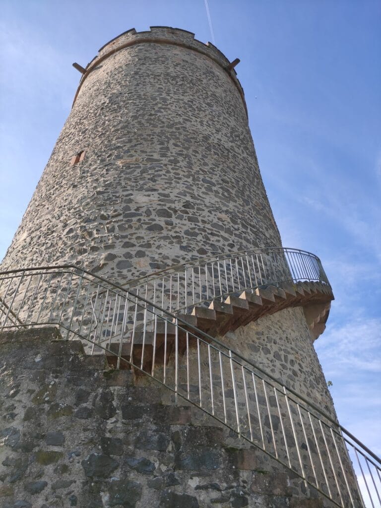Lissberg Castle: A Medieval Hilltop Fortress in Germany 2 Lissberg Castle