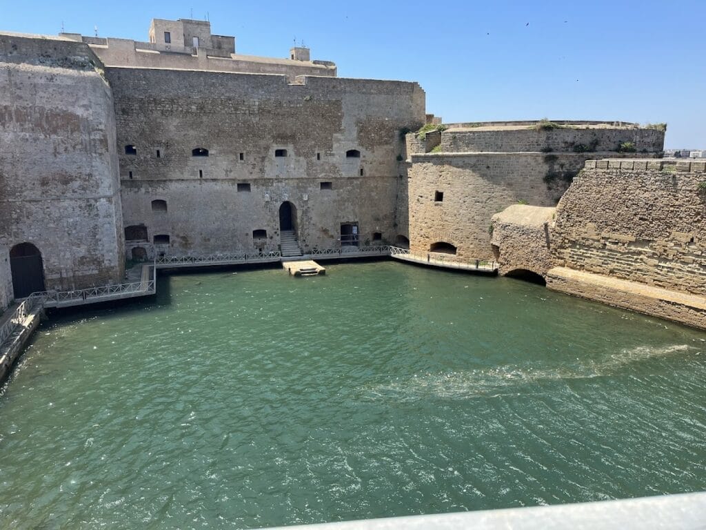 Alfonsino Castle: A Coastal Fortress at Brindisi 1 Castello alfonsino