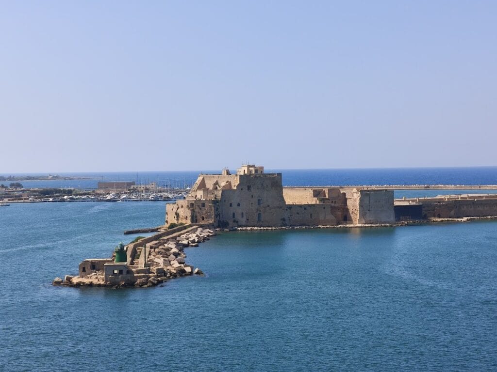 Alfonsino Castle: A Coastal Fortress at Brindisi 2 Castello alfonsino