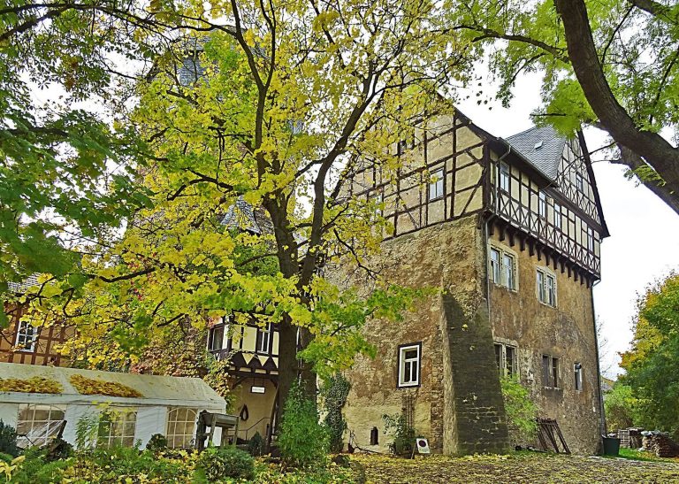 Burg Großfurra: A Medieval Water Castle in Germany