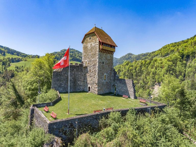 Iberg Castle Ruins: A Medieval Administrative Fortress in Switzerland