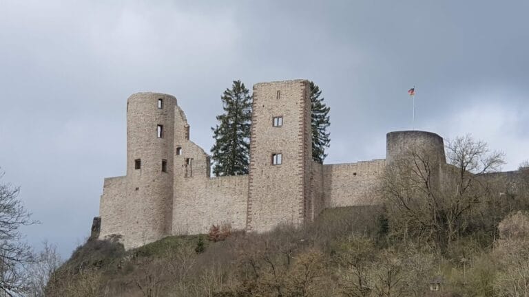 Schönecken Castle: A Medieval Hill Castle in Germany