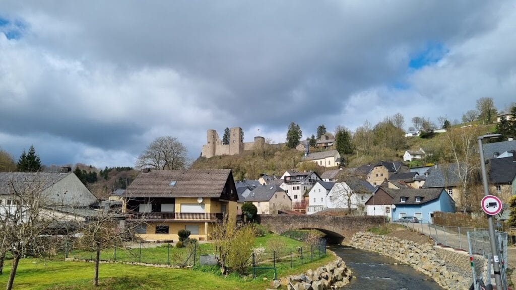 Schönecken Castle: A Medieval Hill Castle in Germany 2 Schönecken Castle