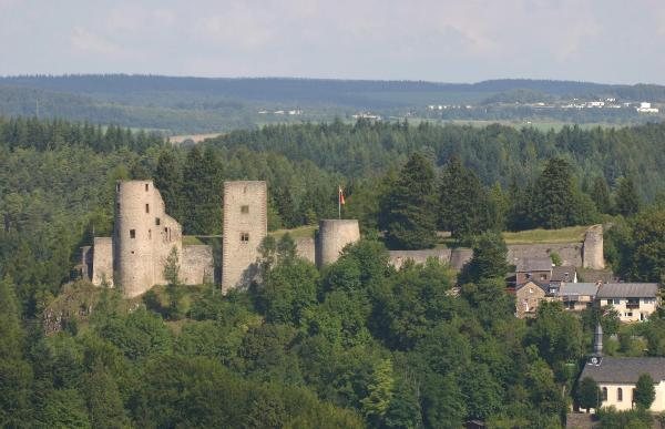 Schönecken Castle: A Medieval Hill Castle in Germany