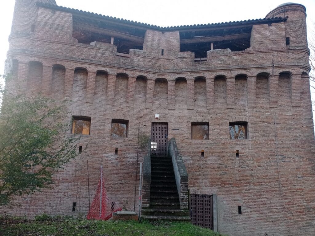 Rocca Possente: A Historic Fortress on the Po River in Italy 4 Rocca Possente