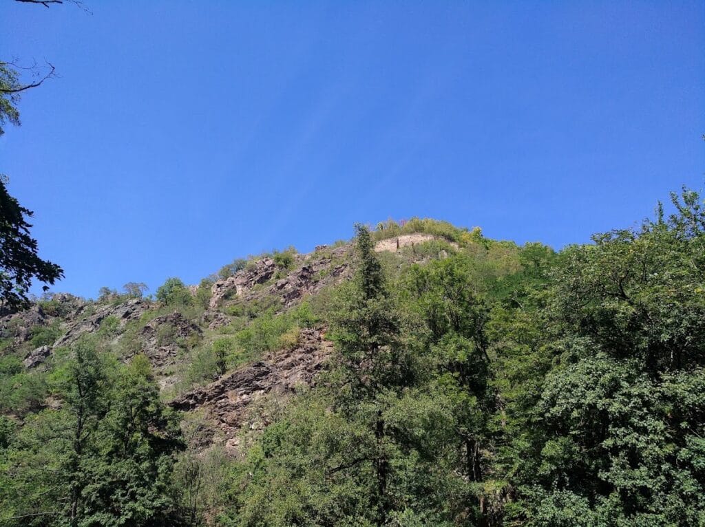 Levnov: A Medieval Hilltop Castle Ruin in Czechia 2 Levnov