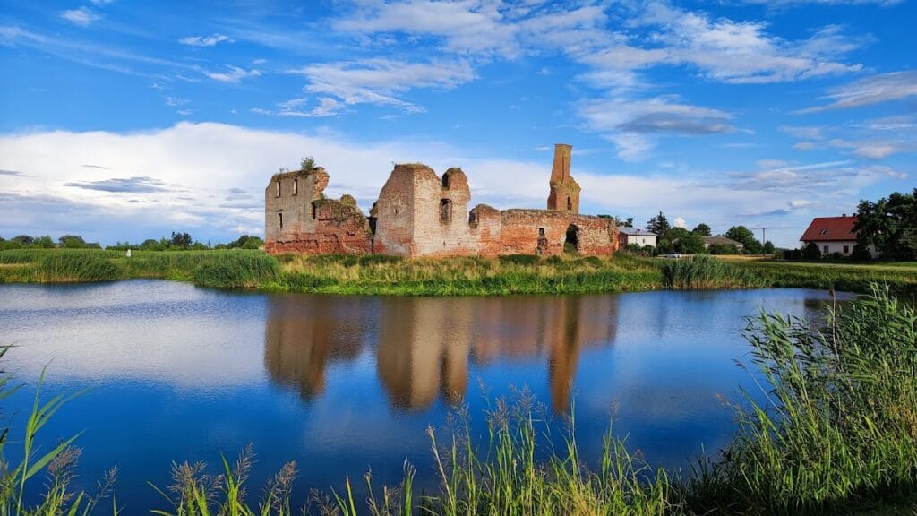 Besiekiery Castle: A Historic Polish Noble Residence 3 Besiekiery Castle