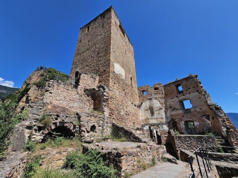 Neuhaus Castle: A Medieval Fortress in Terlan, Italy