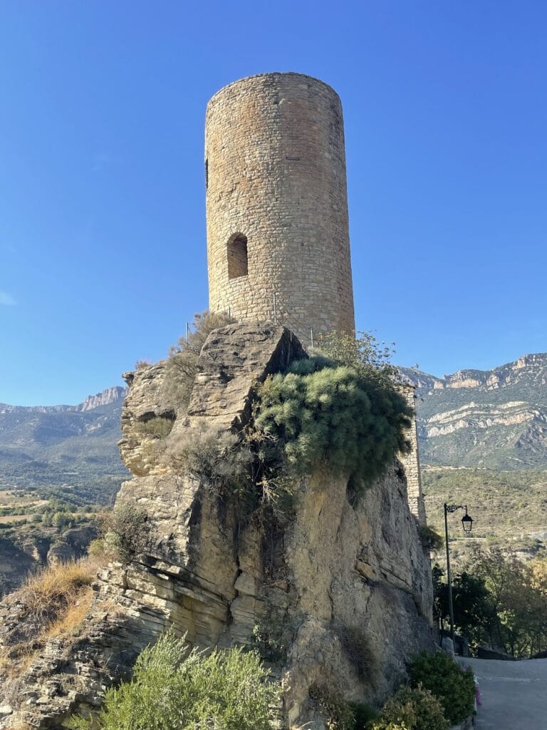 Castell de Sant Oïsme: An 11th-Century Romanesque Fortress in Camarasa, Spain
