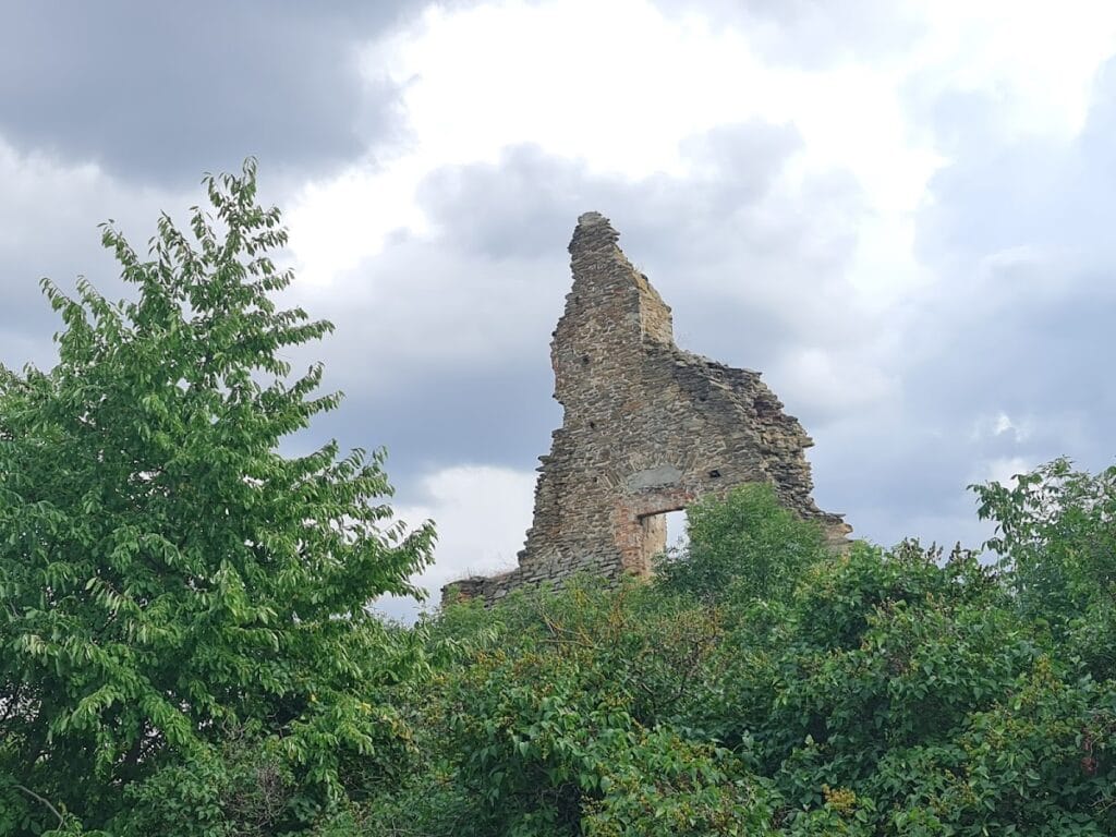 Žerotice Castle: A Medieval Fortified Residence in Czechia 1 Žerotice Castle