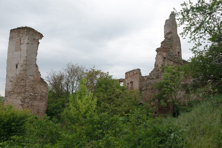 Žerotice Castle: A Medieval Fortified Residence in Czechia