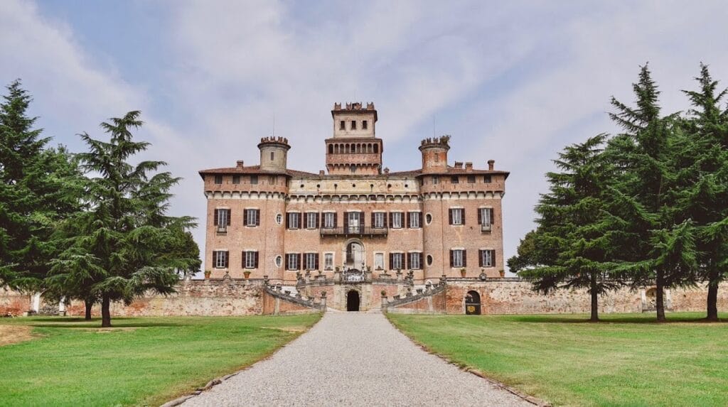 Chignolo Po Castle: A Historic Fortress and Noble Residence in Italy 3 Chignolo Po Castle