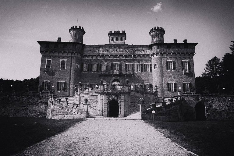 Chignolo Po Castle: A Medieval Fortress Transformed into a Baroque Palace
