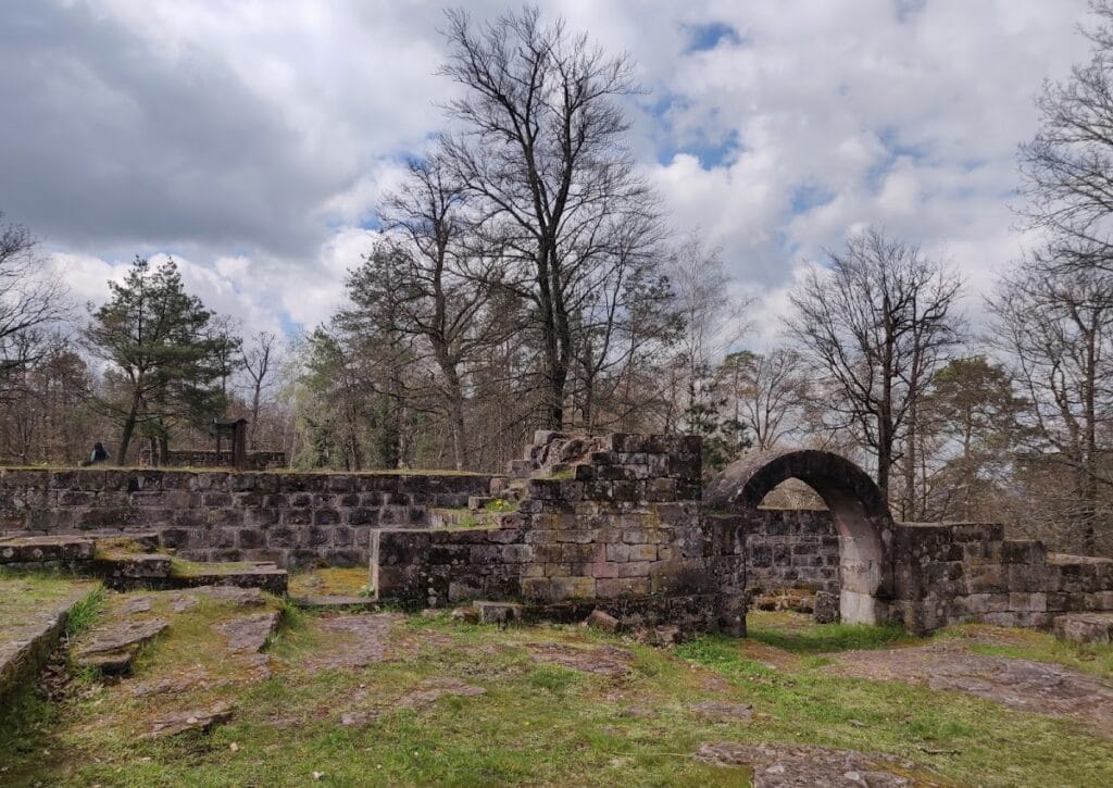 Château du Warthenberg: A Medieval Fortress in Ernolsheim-lès-Saverne, France 4 Château du Warthenberg