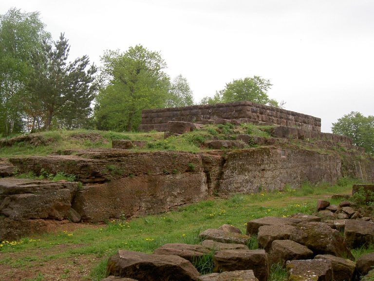 Château du Warthenberg: A Medieval Hilltop Castle in France