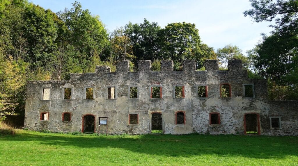 Neuberg: A Medieval Castle Ruin in Czechia 2 Neuberg