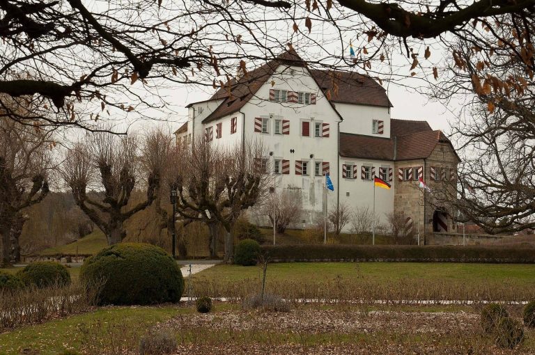 Henfenfeld Castle (Pfinzing Castle): A Medieval Hill Castle in Germany