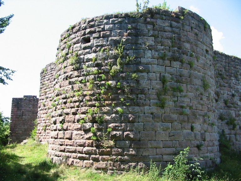 Château de Hohenack: A Medieval High-Altitude Castle in France