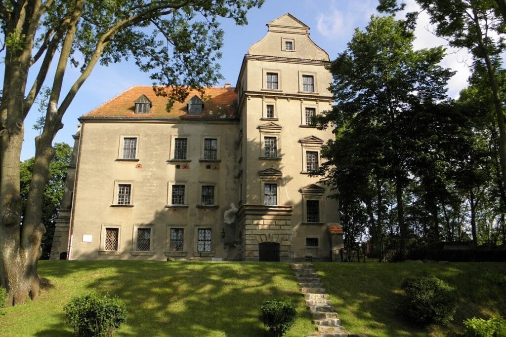 Ploty Old Castle: A Medieval Stronghold and Renaissance Residence in Poland 2 Ploty Old Castle