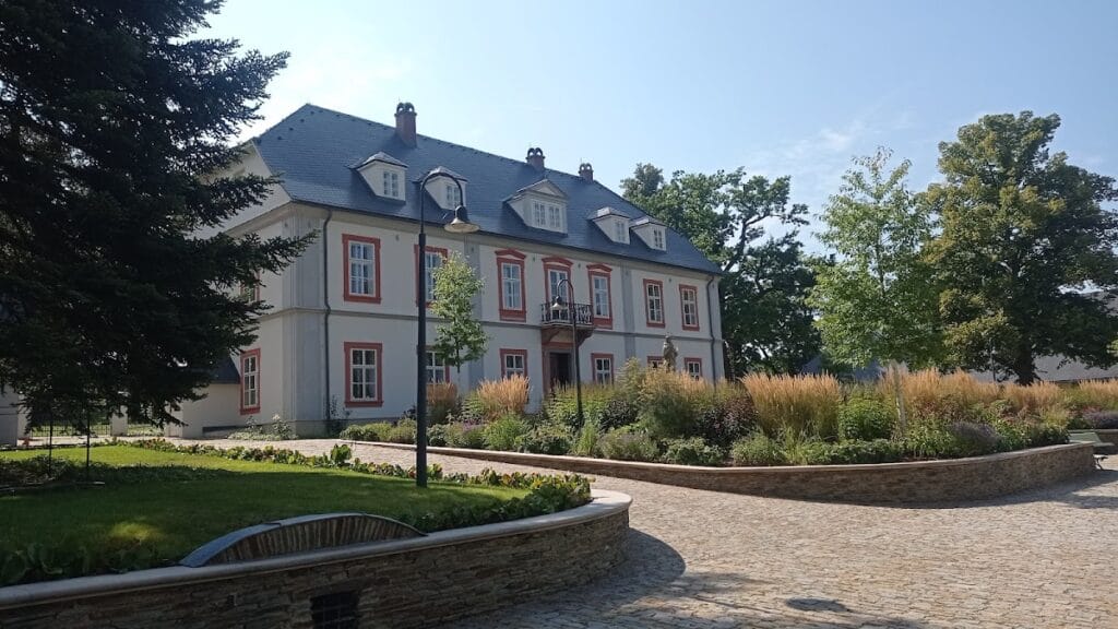 Návarov Castle (Hrad Návarov): A Ruined Gothic Castle in Czechia 2 Hrad Návarov