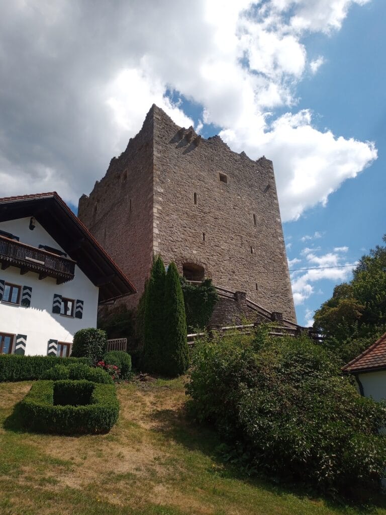 Burg Neunußberg: A Medieval Castle Ruin in Viechtach, Germany