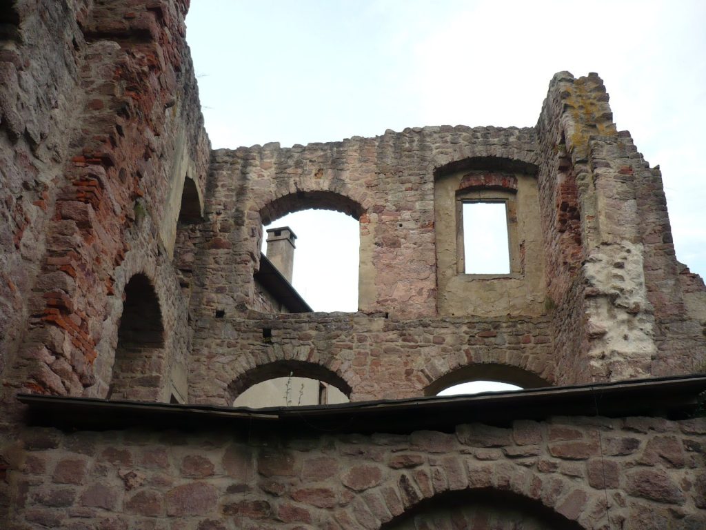 Pecka Castle: A Medieval Fortress and Renaissance Palace in Czechia 1 Pecka Castle
