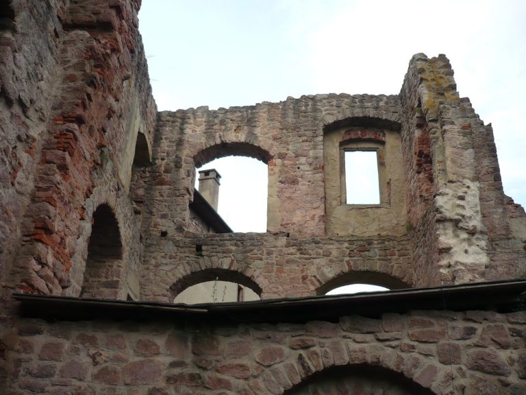 Pecka Castle: A Medieval Fortress and Renaissance Palace in Czechia