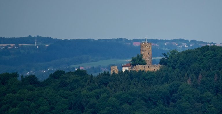 Burg Staufeneck: A Medieval Hilltop Castle in Germany