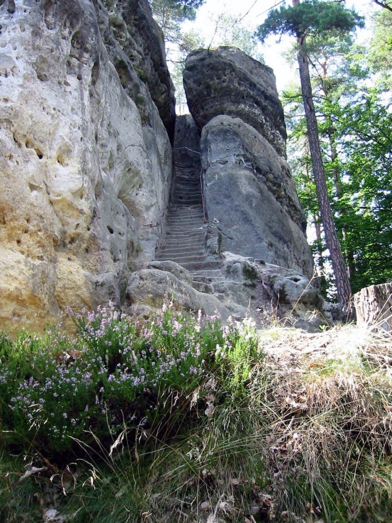 Stohánek: A Medieval Rock Castle in Czechia