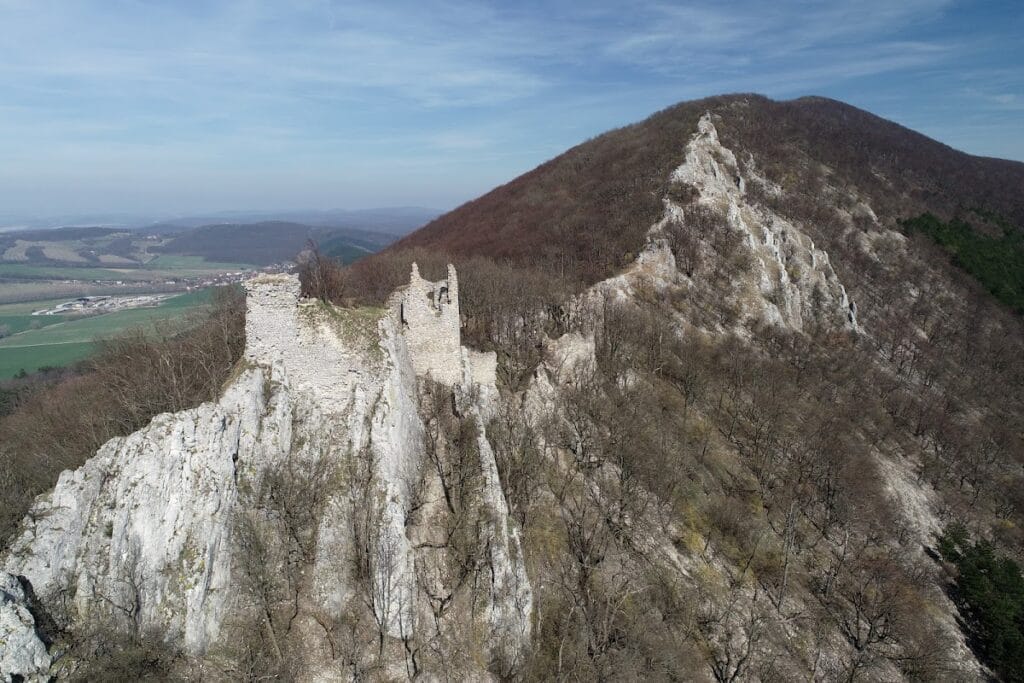 Ostrý Kameň Castle