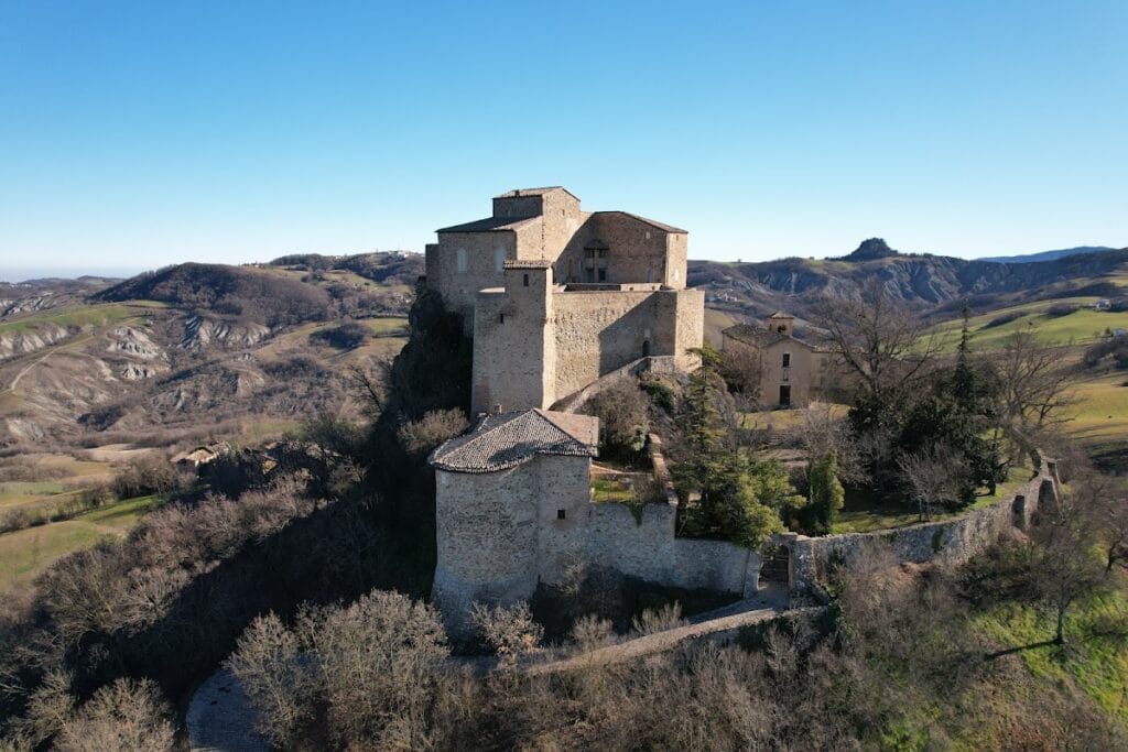 Castello di Rossena: A Medieval Fortress in Italy 2 Castello di Rossena