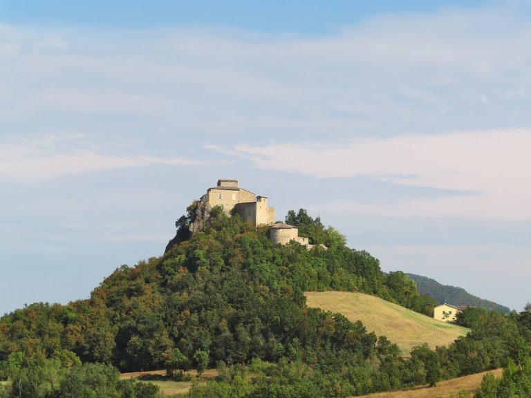 Castello di Rossena: A Medieval Fortress in Italy