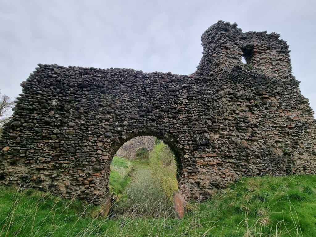 Lochmaben Castle: A Medieval Stronghold in Scotland 4 Lochmaben Castle