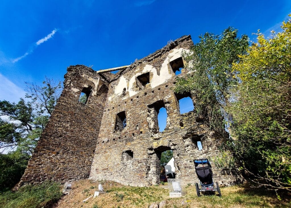 Říčany: A Thirteenth-Century Gothic Castle Ruin in Czechia 2 Říčany
