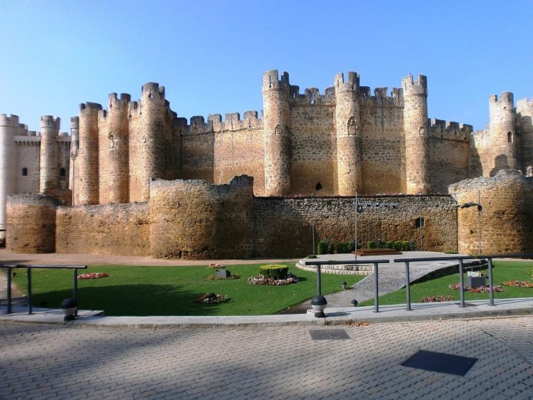 Castillo de Valencia de Don Juan: A Gothic Fortress in Spain