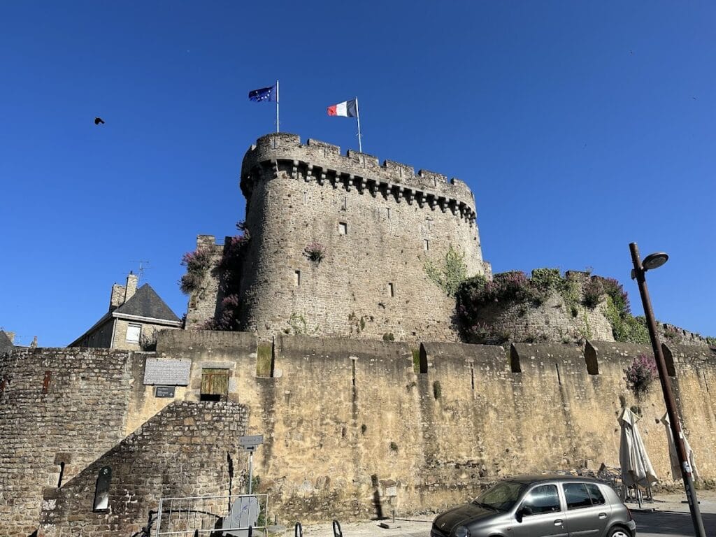 Château d'Avranches: A Medieval Castle and Urban Fortress in France 1 Château d'Avranches