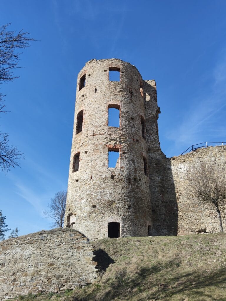 Plaveč Castle: A Medieval Fortress and Noble Residence in Slovakia