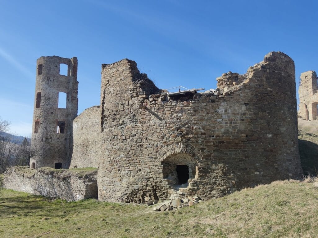 Plaveč Castle: A Medieval Fortress and Noble Residence in Slovakia 7 Plaveč Castle
