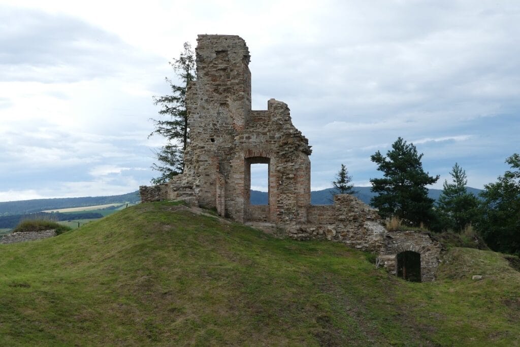 Plaveč Castle: A Medieval Fortress and Noble Residence in Slovakia 9 Plaveč Castle