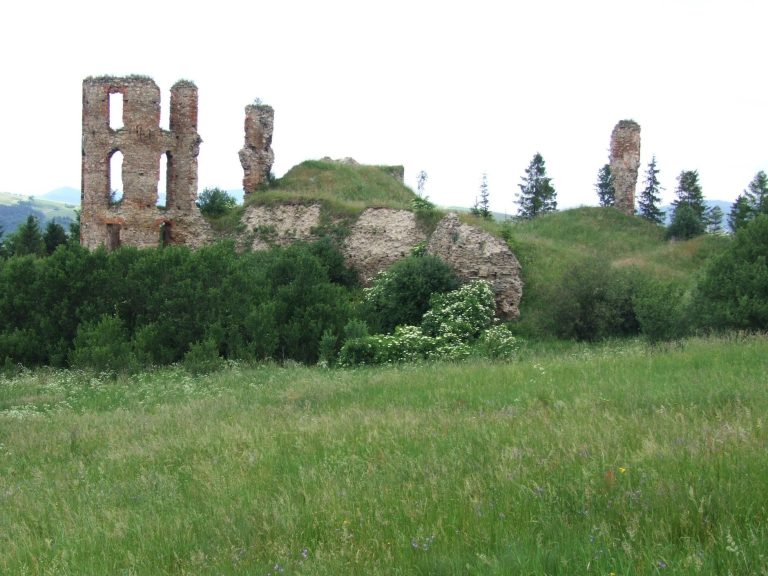 Plaveč Castle: A Medieval Border Fortress in Slovakia