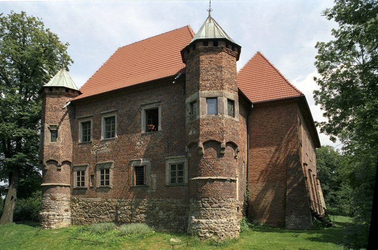 Dębno Castle: A Late-Gothic Noble Residence in Poland