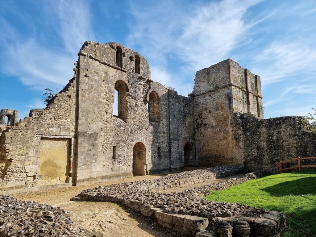 Wolvesey Castle: A Medieval Episcopal Palace in Winchester 1 Wolvesey Castle