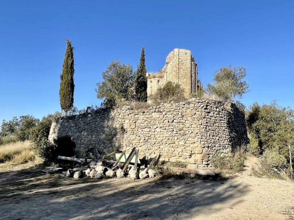 Castell de Castellolí: A Medieval Castle and Frontier Stronghold in Spain 1 Castell de Castellolí