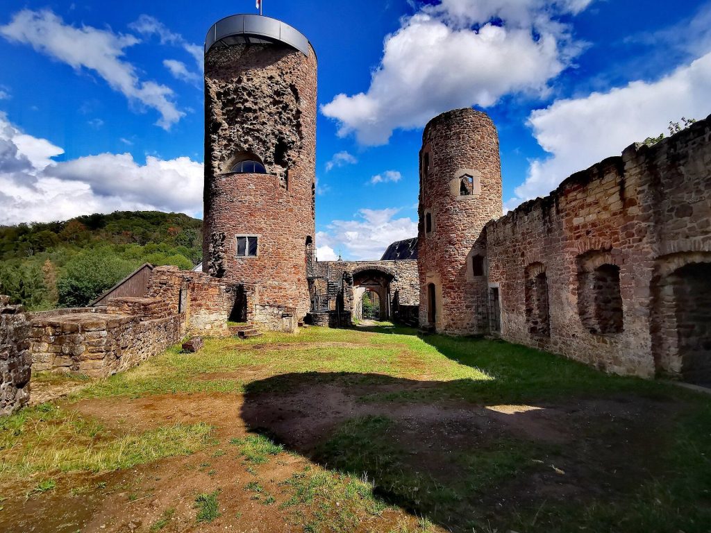 Burg Schwarzenfels: A Hilltop Castle and Administrative Residence in Germany 2 Burg Schwarzenfels
