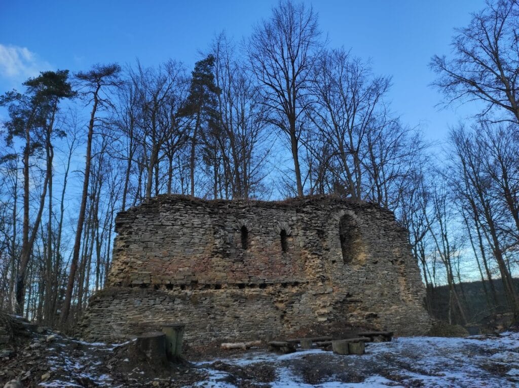Karlův Hrádek: a Gothic Castle Ruin in Czechia 2 Karlův Hrádek